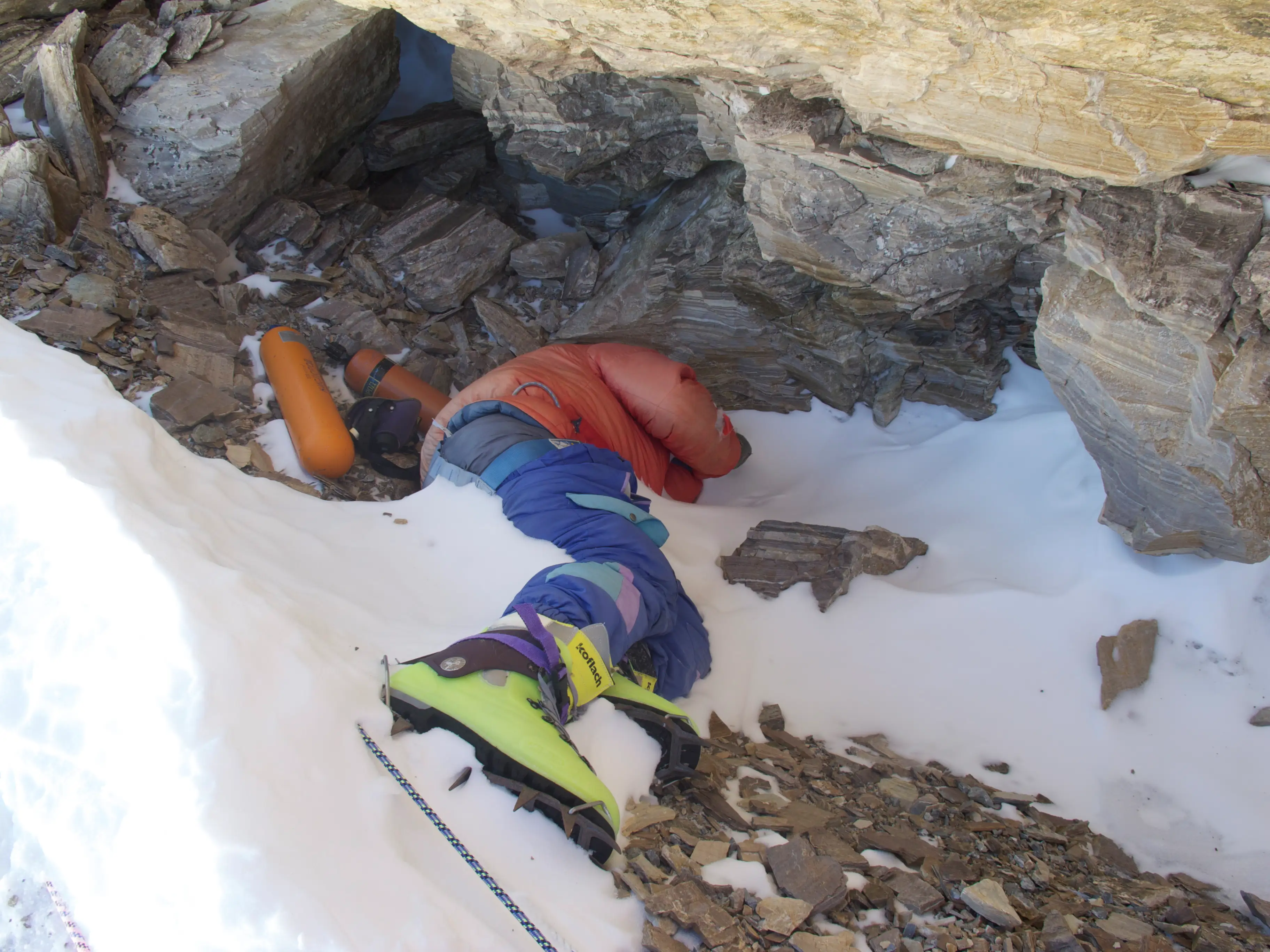 The body of 'Green Boots' in the cave on Everest: Tsewang Paljor or Dorje Morup?