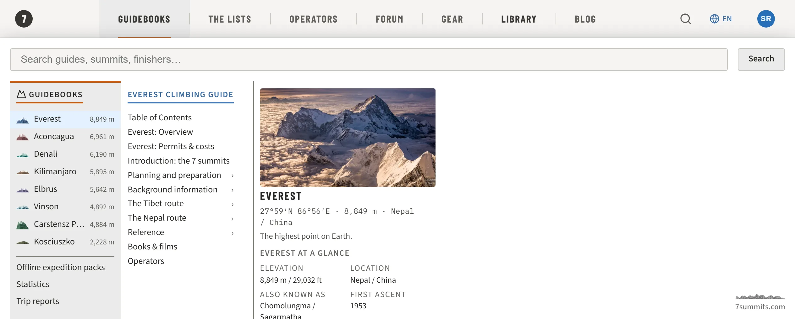 The menu with the Everest climbing guide opened beside the list of summits, showing its chapters.